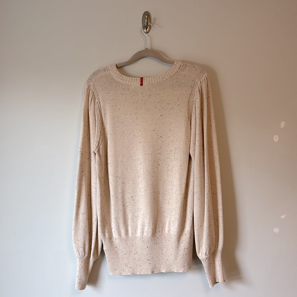 Soft “salt and pepper” knit balloon sleeve sweater with beautiful detailing - Picture 4 of 7